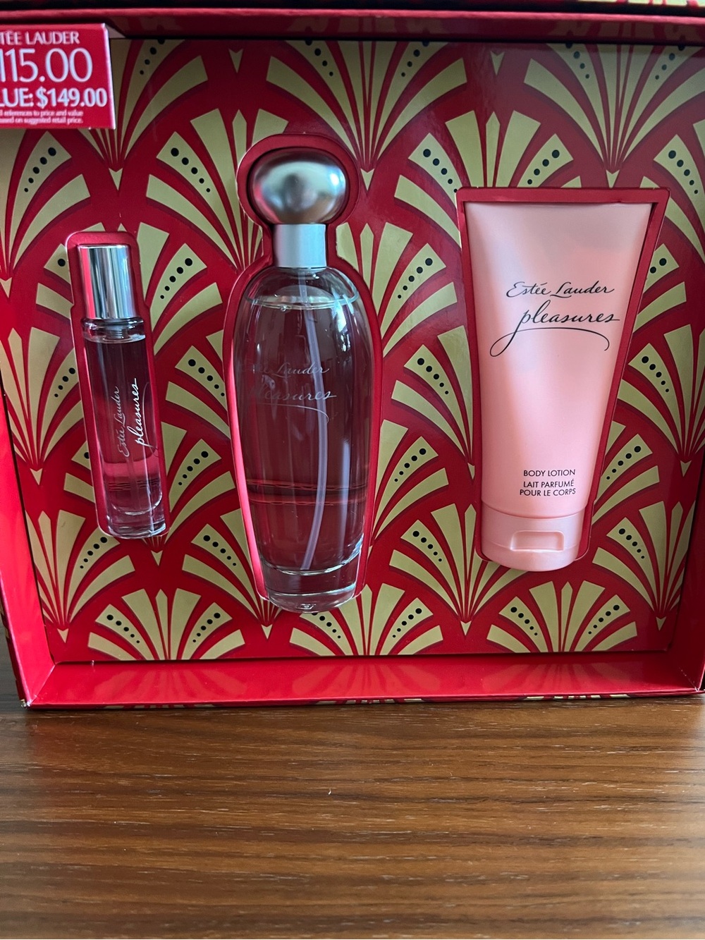Estee Lauder Pleasures Set - Pink and Red Gift Trio - Picture 3 of 5